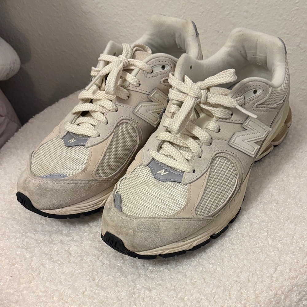 New Balance 2002R Sneakers